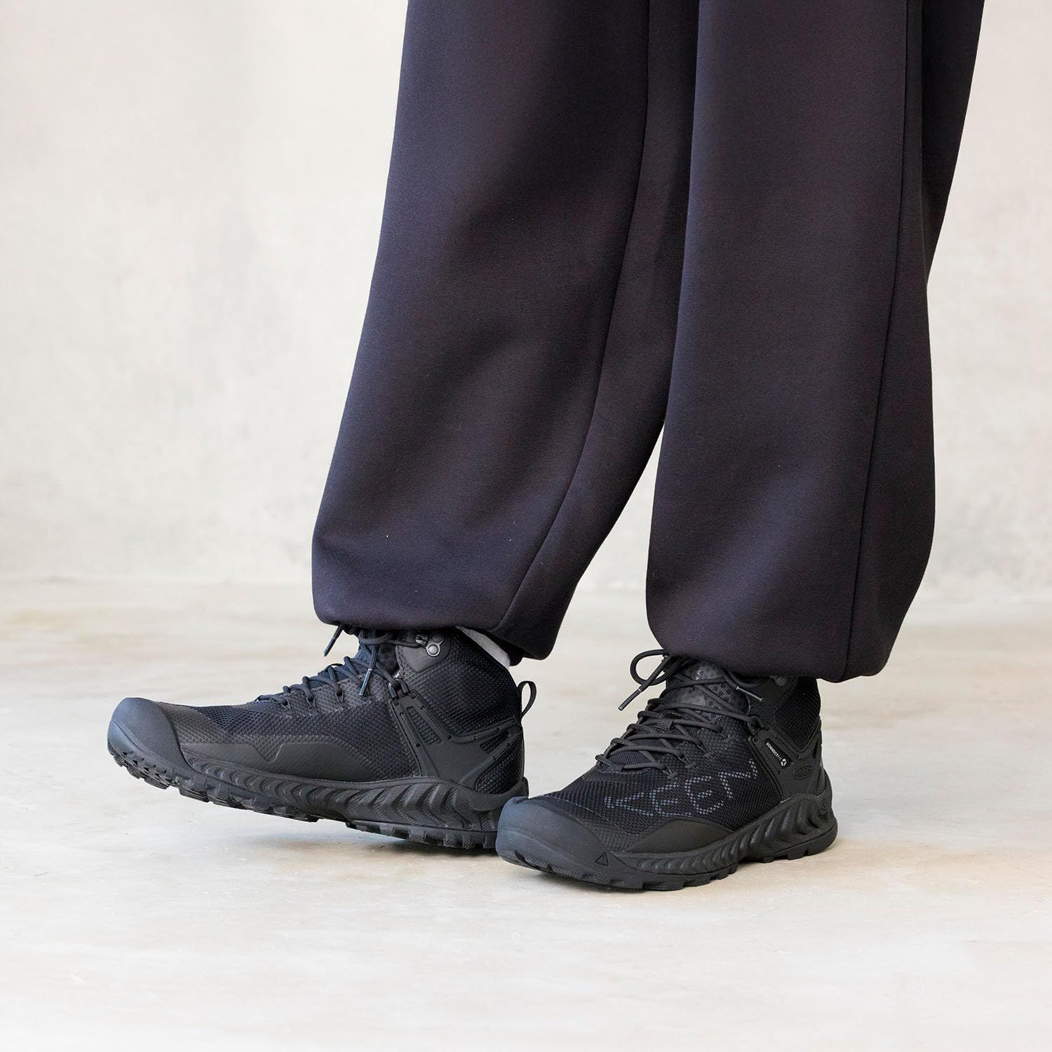 新品 [キーン] トレッキングシューズ NXIS EVO MID WP ネクシス エヴォ