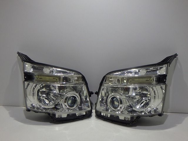 70系 ヴォクシー ヘッドライト左右 HID ZRR70/75 前期 28-203 VK 81145