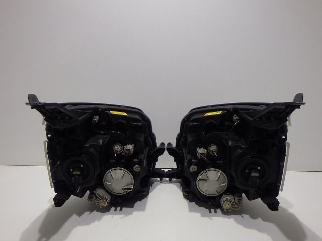 70系 ヴォクシー ヘッドライト左右 HID ZRR70/75 前期 28-203 VK 81145
