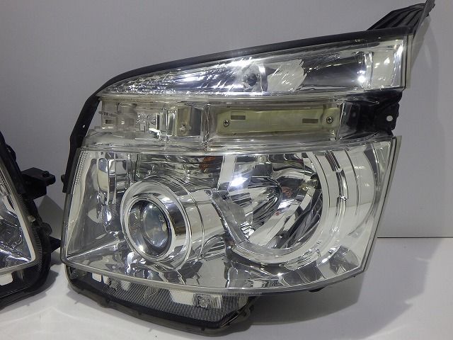 70系 ヴォクシー ヘッドライト左右 HID ZRR70/75 前期 28-203 VK 81145