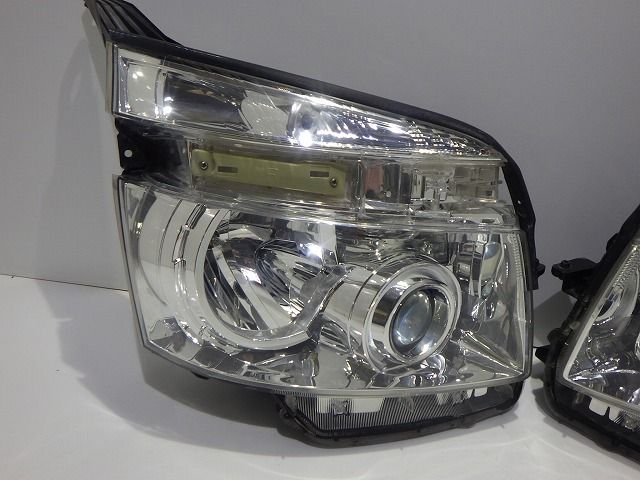 トヨタ 純正 ヴォクシー 《 ZRR70G 》 左ヘッドライト 81185-28E80