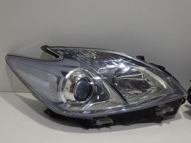 30 プリウス ヘッドライト左右 ハロゲン ZVW30 前期 47-29 ホ 81110