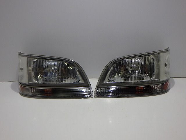 100系 ハイエース ヘッドライト左右 ハロゲン KZH106/110 26-59 100系 ハイエース ヘッドライト左右 ハロゲン KZH106/110 26-59