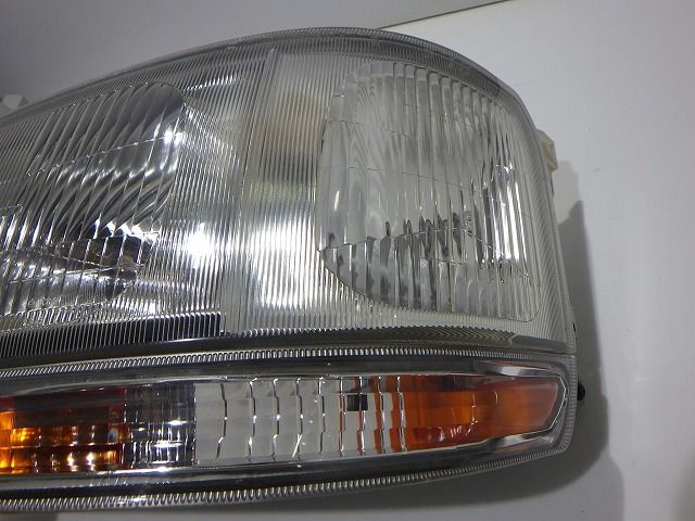 100系 ハイエース ヘッドライト左右 ハロゲン KZH106/110 26-59 100系 ハイエース ヘッドライト左右 ハロゲン KZH106/110 26-59