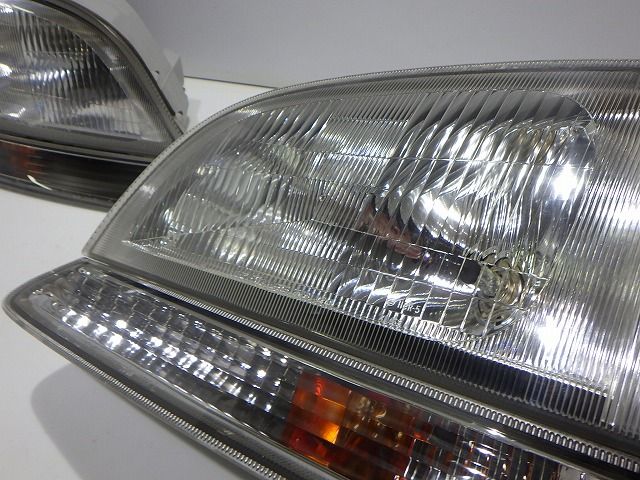 100系 ハイエース ヘッドライト左右 ハロゲン KZH106/110 26-59 100系 ハイエース ヘッドライト左右 ハロゲン KZH106/110 26-59