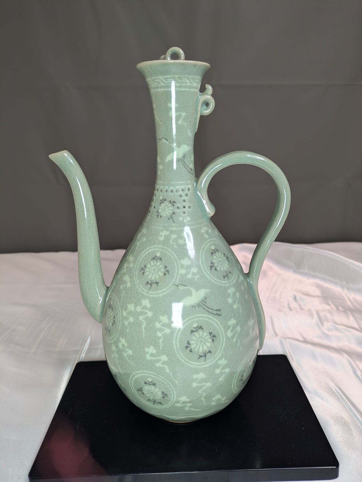 泉作 高麗青磁 菊花雲鶴文 水注 翡翠色 貫入 共箱付 デッドストック