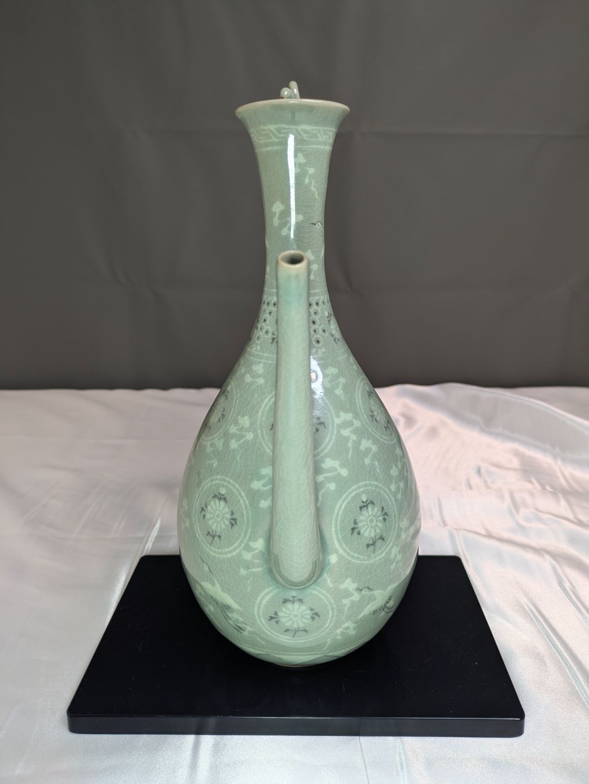 泉作 高麗青磁 菊花雲鶴文 水注 翡翠色 貫入 共箱付 デッドストック