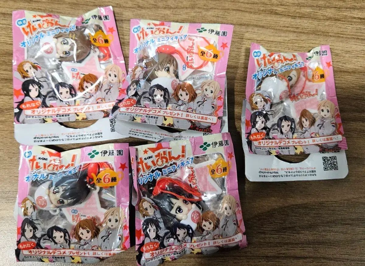 けいおん！ 伊藤園 ミニ フィギュア (5種) - メルカリ