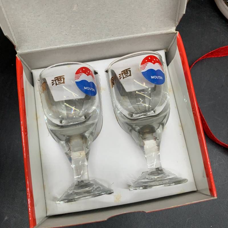 J438 貴州茅台酒 飛天牌 箱付 500ml 38％ グラス2個付 Kweichow MOUTAI