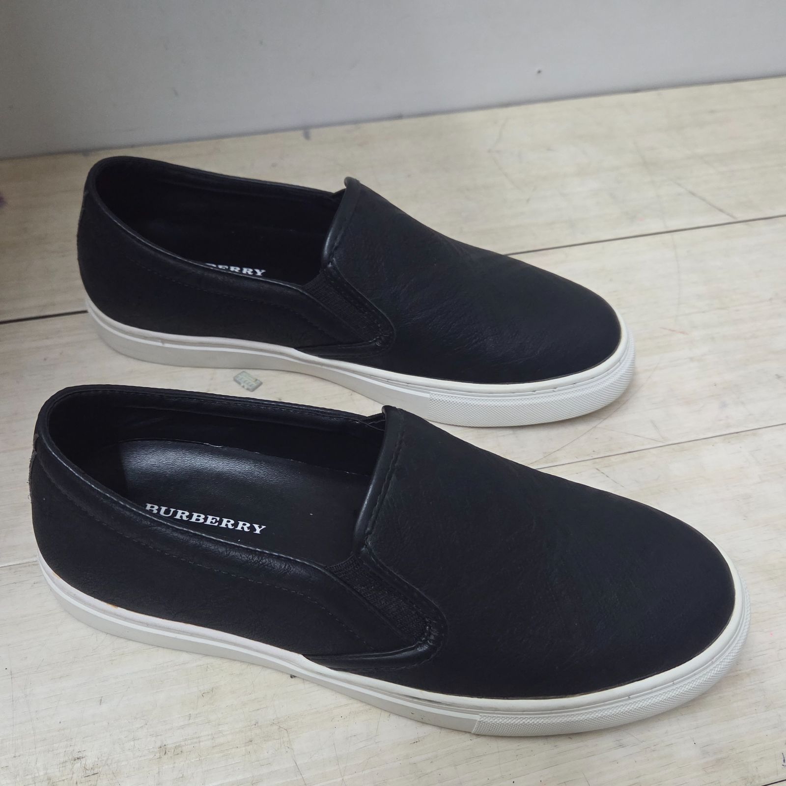 2 S02296 BURBERRY バーバリー スリッポン シューズ ブラック 靴 25.0