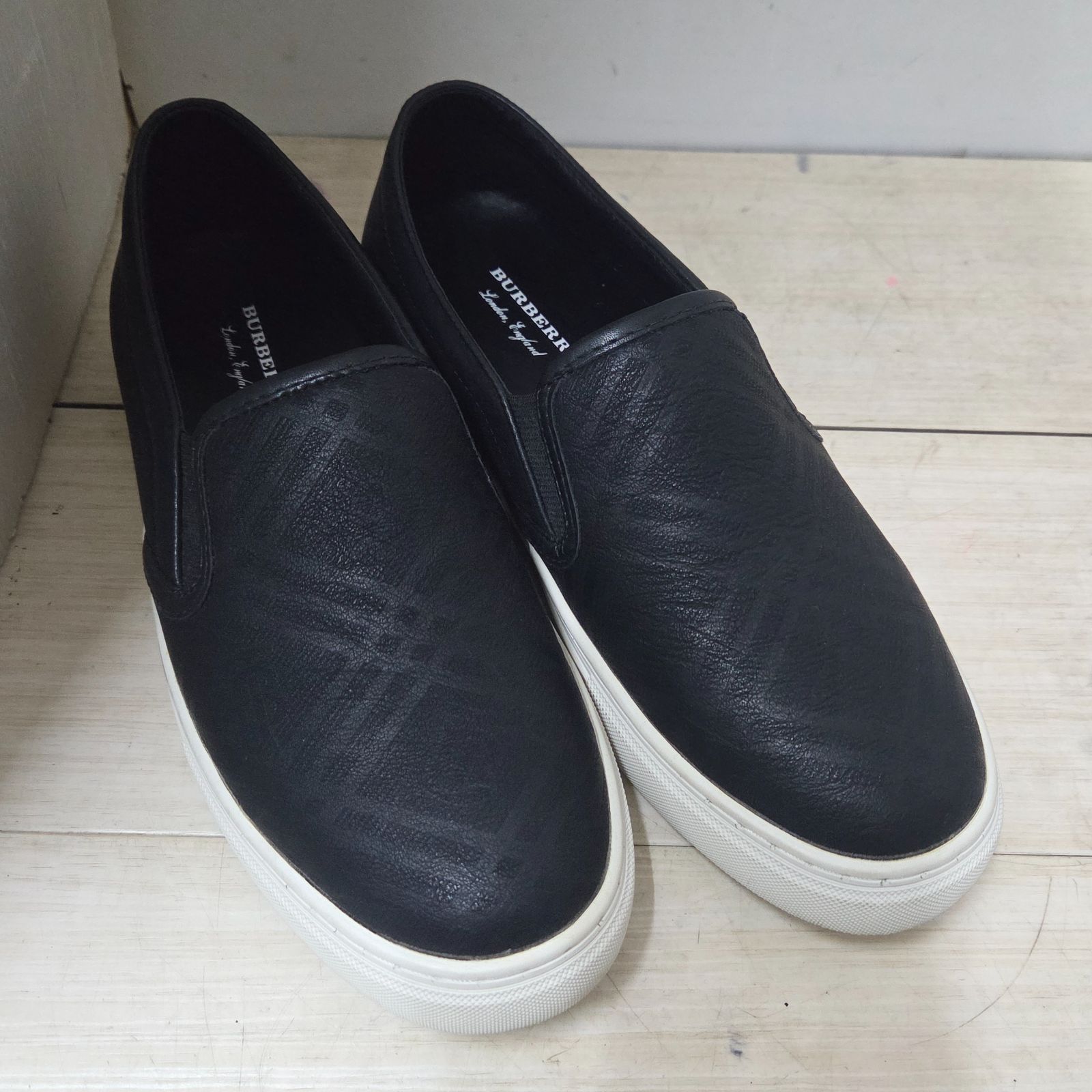 2 S02296 BURBERRY バーバリー スリッポン シューズ ブラック 靴 25.0