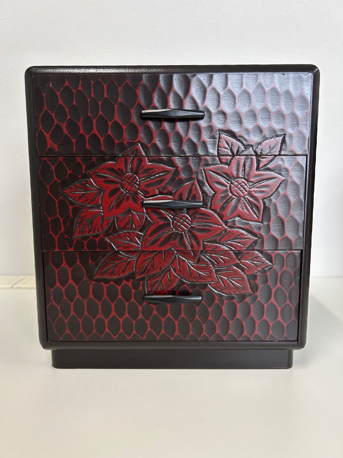 鎌倉彫 三段小引き出し - メルカリ