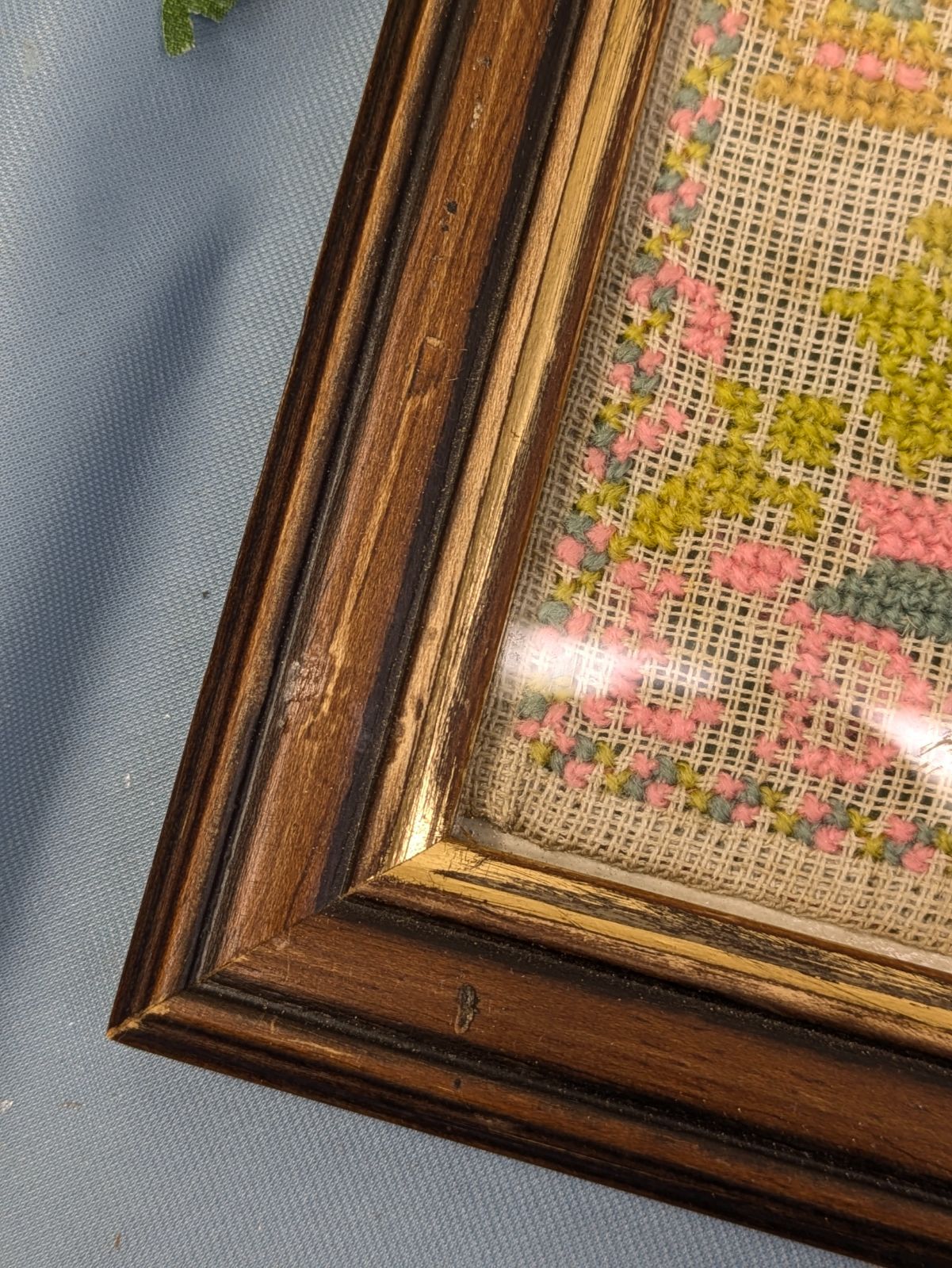 イギリス アンティーク 1901年 制作 刺繍額 スクールサンプラー - メルカリ