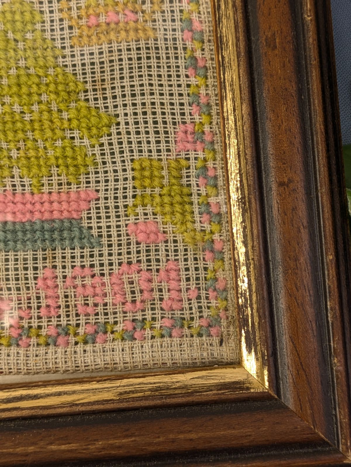 イギリス アンティーク 1901年 制作 刺繍額 スクールサンプラー - メルカリ