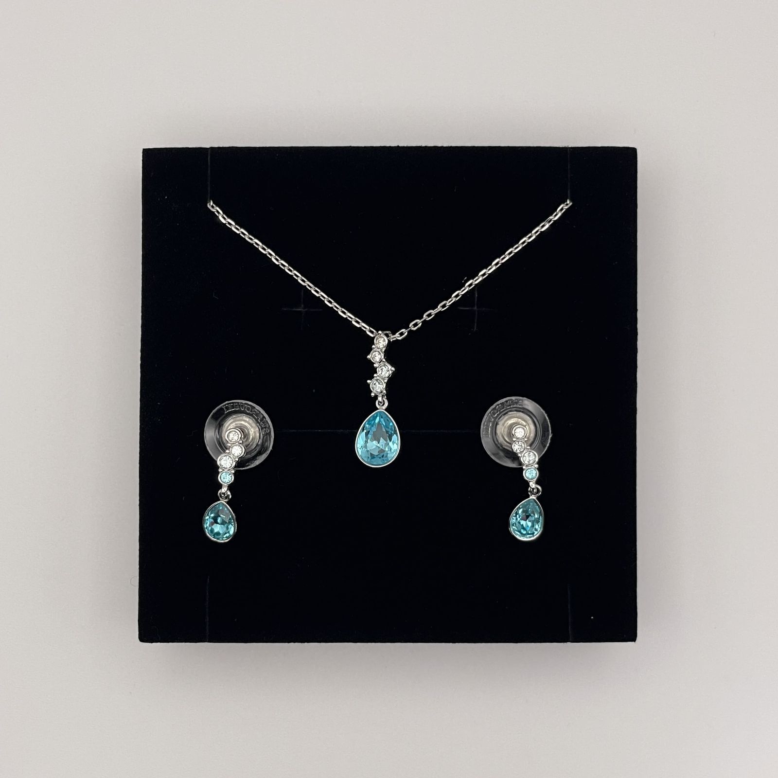 現品限り】スワロフスキー ネックレス＆ピアス セット ティアー
