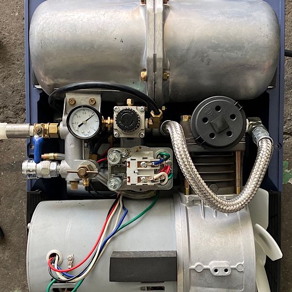 アネスト岩田 0.75kW 1馬力 オイルフリーコンプレッサー ハンディ