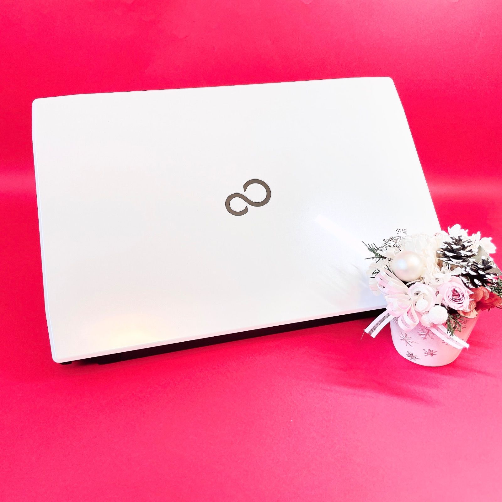 ブルーレイ見れる❣️おしゃれホワイト✨️高性能Corei7✨️薄型ノート