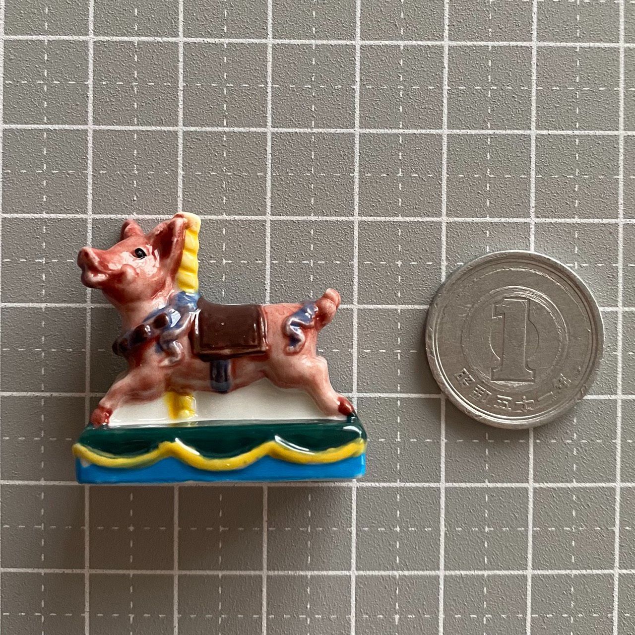 メリーゴーランドの子ぶたのフェーブ／回転木馬／遊園地／フランス雑貨