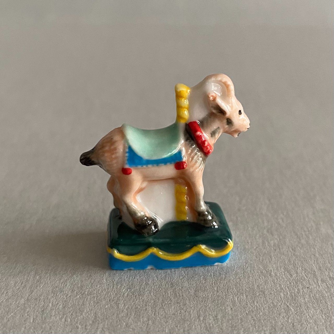 メリーゴーランドのヤギのフェーブ／回転木馬／遊園地／フランス雑貨