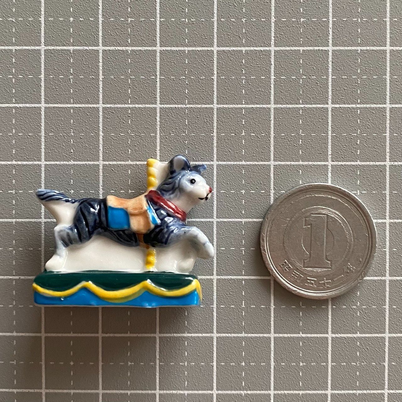 メリーゴーランドのネコのフェーブ／回転木馬／遊園地／フランス雑貨