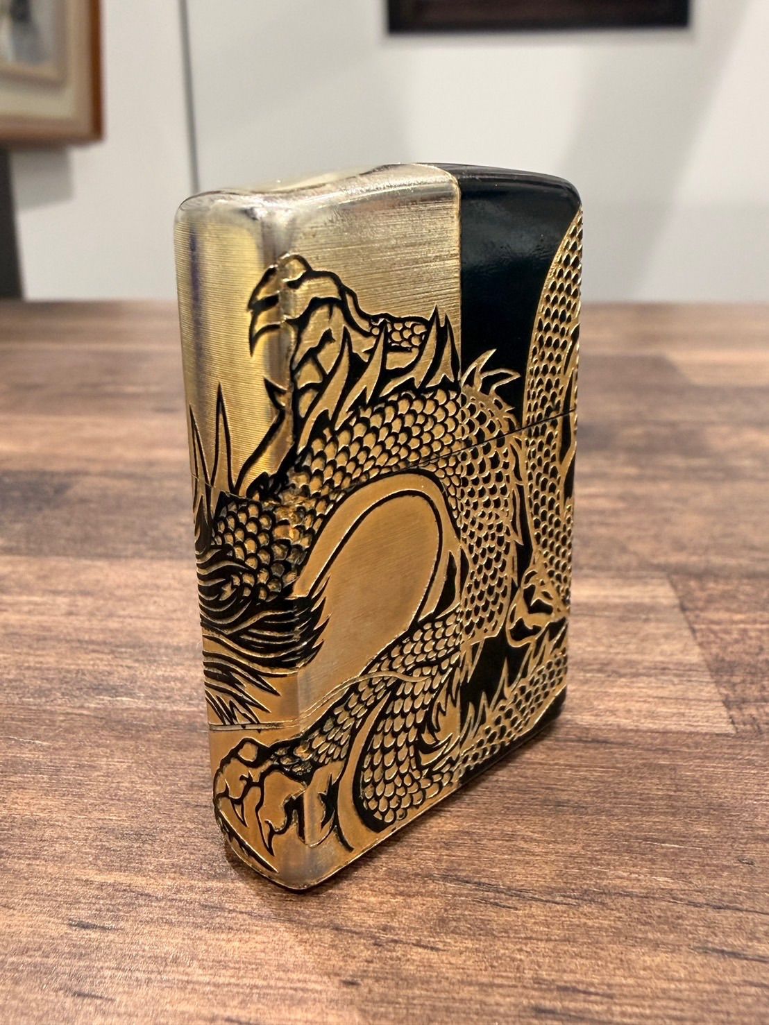 中古品】 龍ドラゴン彫刻 Zippoジッポライター ゴールド×黒ブラック