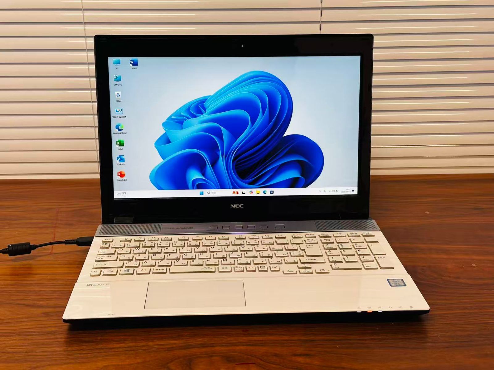 中古良品】NEC PC-NS750GAW/Intel Core i7-7500U/8GB /SSD128GB