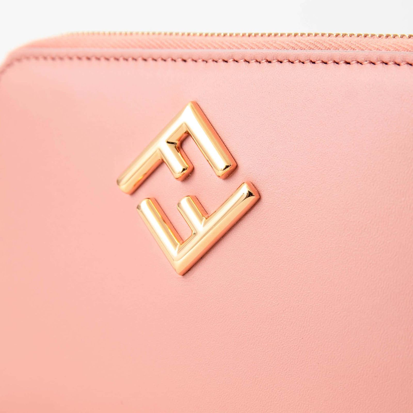 フェンディ FENDI 財布 ラウンドファスナー二つ折り財布 FF DIAMONDS