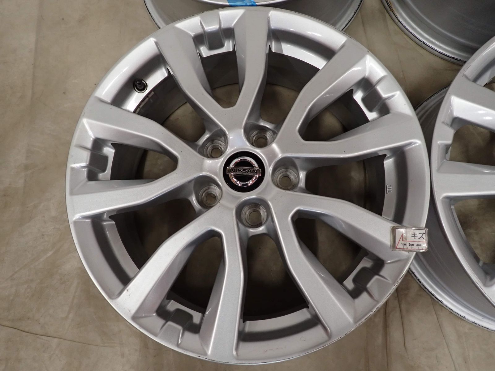 在庫処分【格安】T31エクストレイル純正ホイール 17×7J 40 114.3×5H