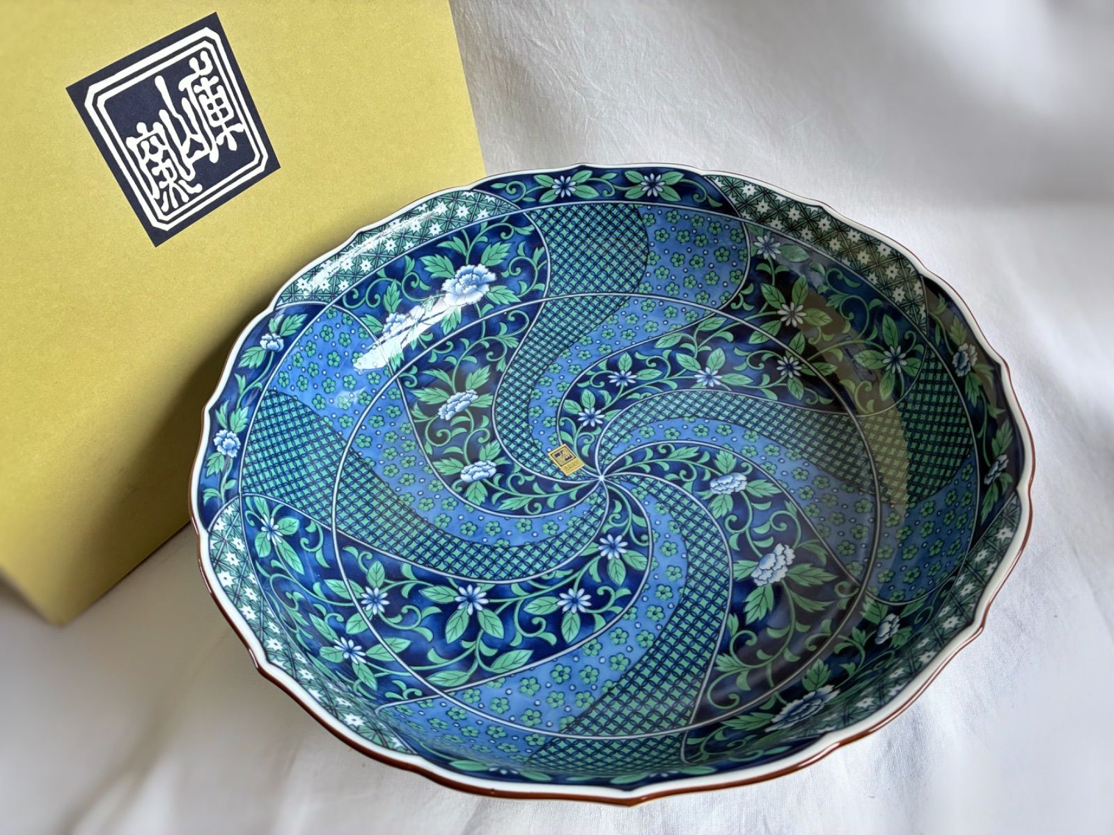 未使用】庫山窯 緑華祥瑞 輪花尺盛鉢 直径30cm 大皿 特大盛り鉢 - メルカリ