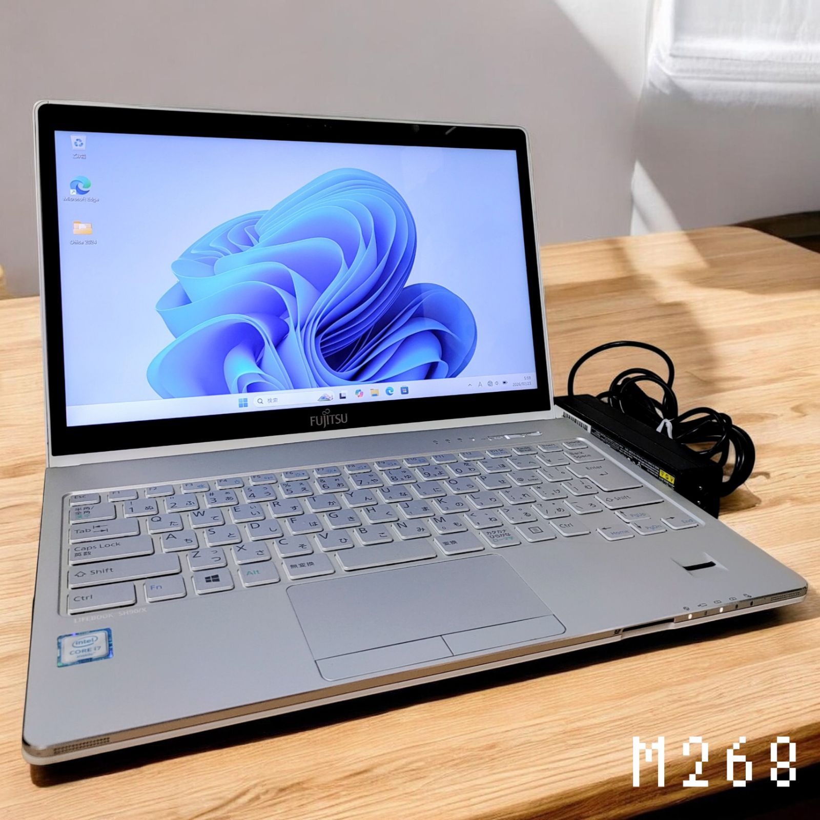 FUJITSU LIFEBOOK Corei7 メモリ8GB SSD256GB タッチパネル対応 高