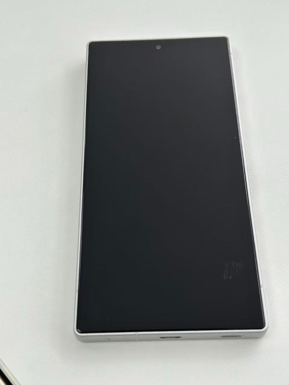 ジャンク品】AQUOS R9 ホワイト - メルカリ