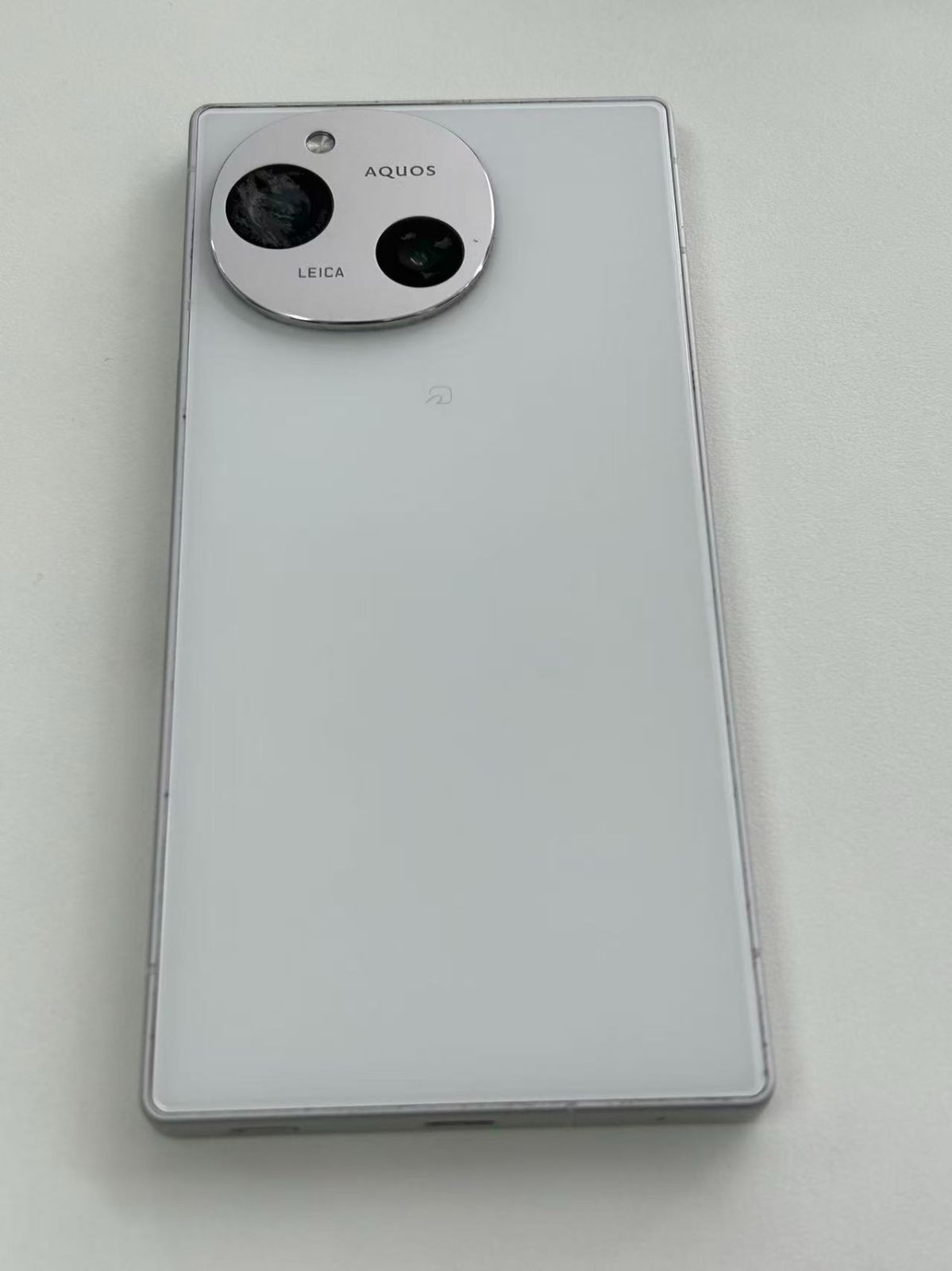 ジャンク品】AQUOS R9 ホワイト - メルカリ