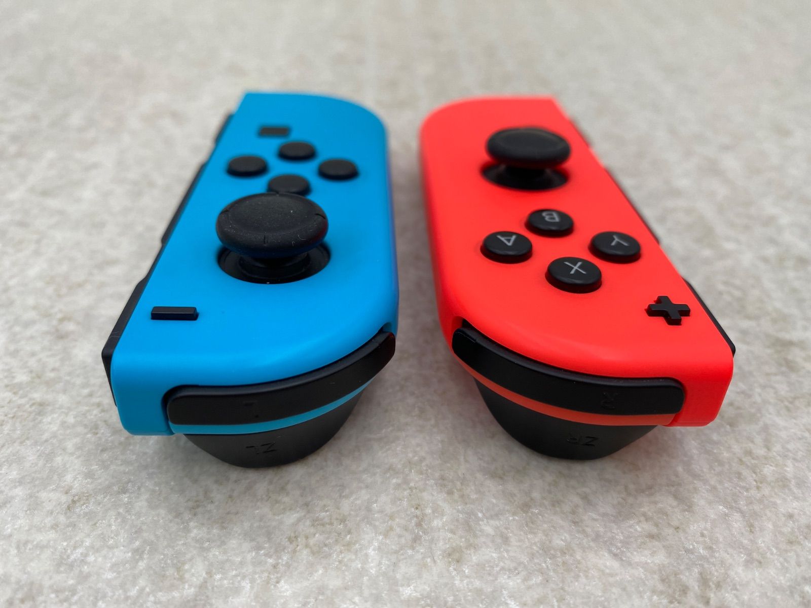 ◇Nintendo Switch Joy－Con（L） ネオンブルー／（R） ネオンレッド