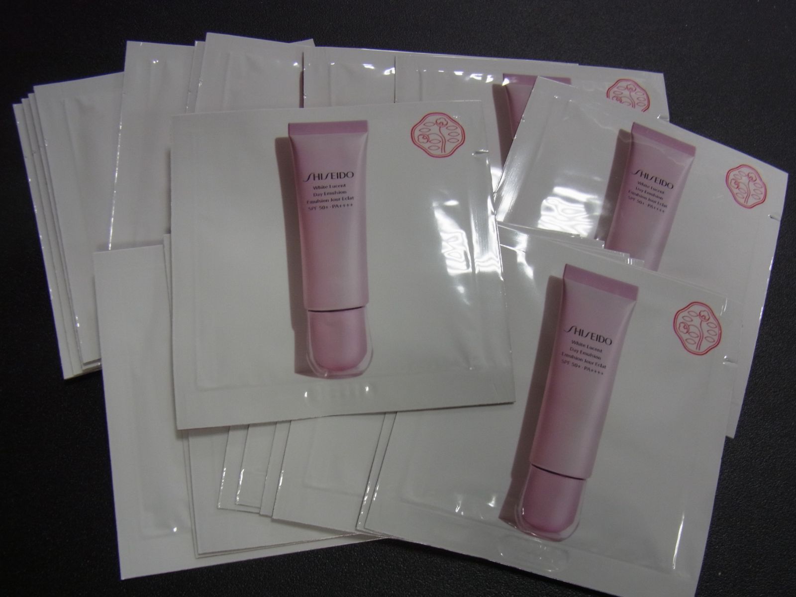 SHISEIDO ホワイトルーセント デーエマルジョン 薬用美白乳液 20包