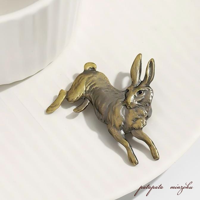 ウサギ ブローチ アンティークゴールド ペンダント ピンバッジ ピンズ