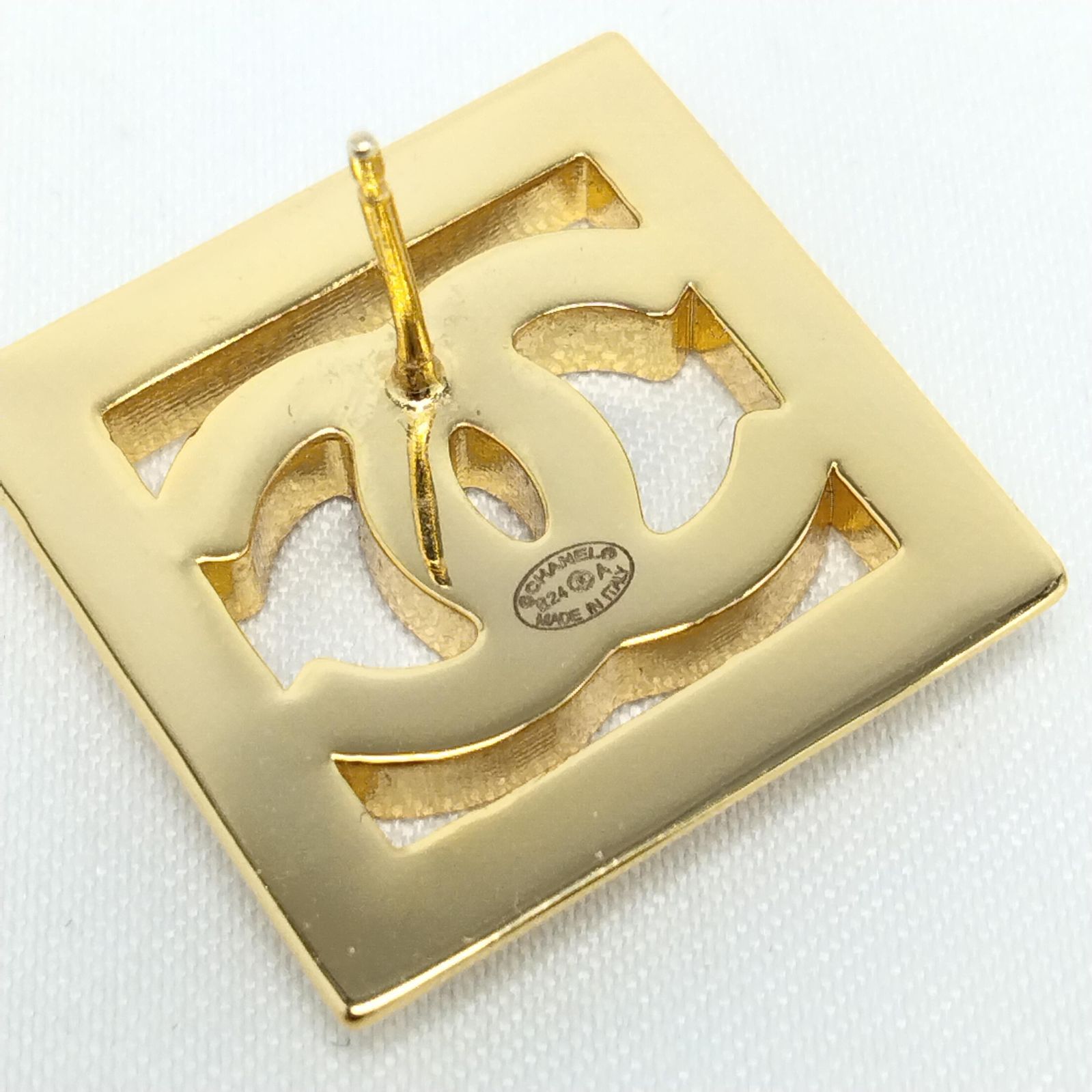 ✨️CHANEL✨️シャネル ココマーク ピアス(両耳) スクエア - メルカリ