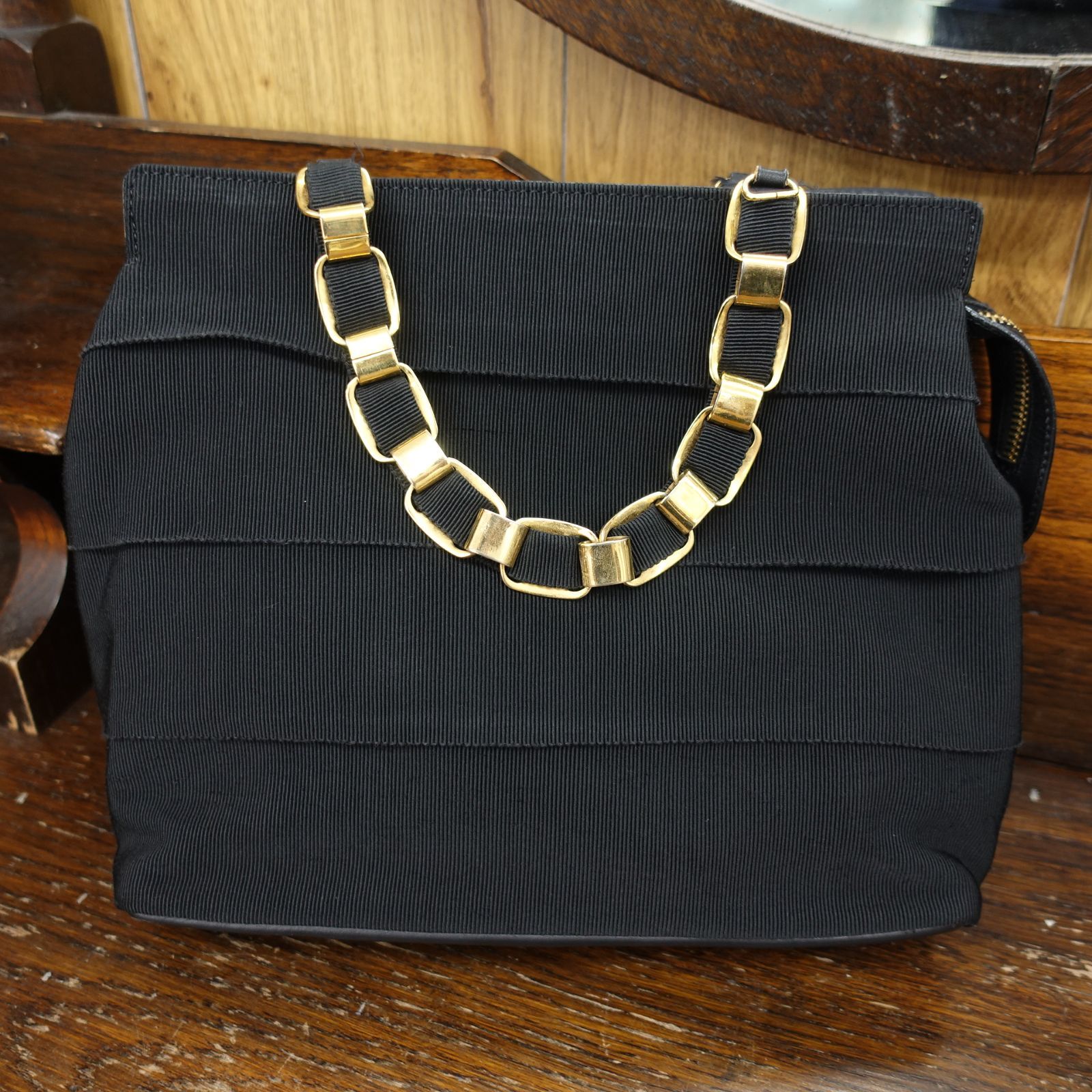 Salvatore Ferragamo サルヴァトーレフェラガモ ハンドバッグ ヴェラ