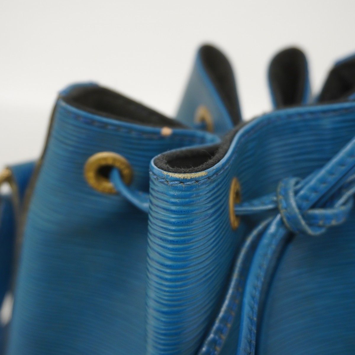 6bc4454】ルイヴィトン ショルダーバッグ エピ プチノエ M44105 トレド