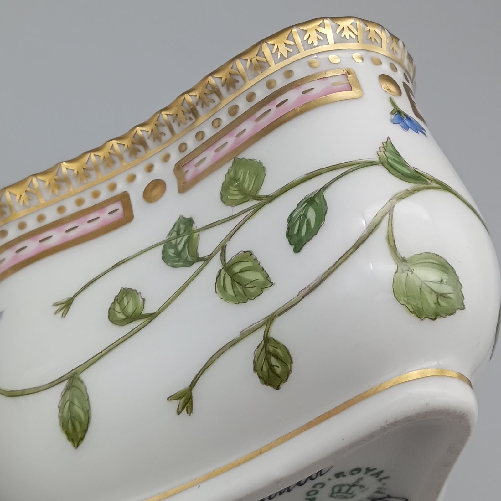 ロイヤルコペンハーゲン フローラ ダニカ トライアングル カスタード