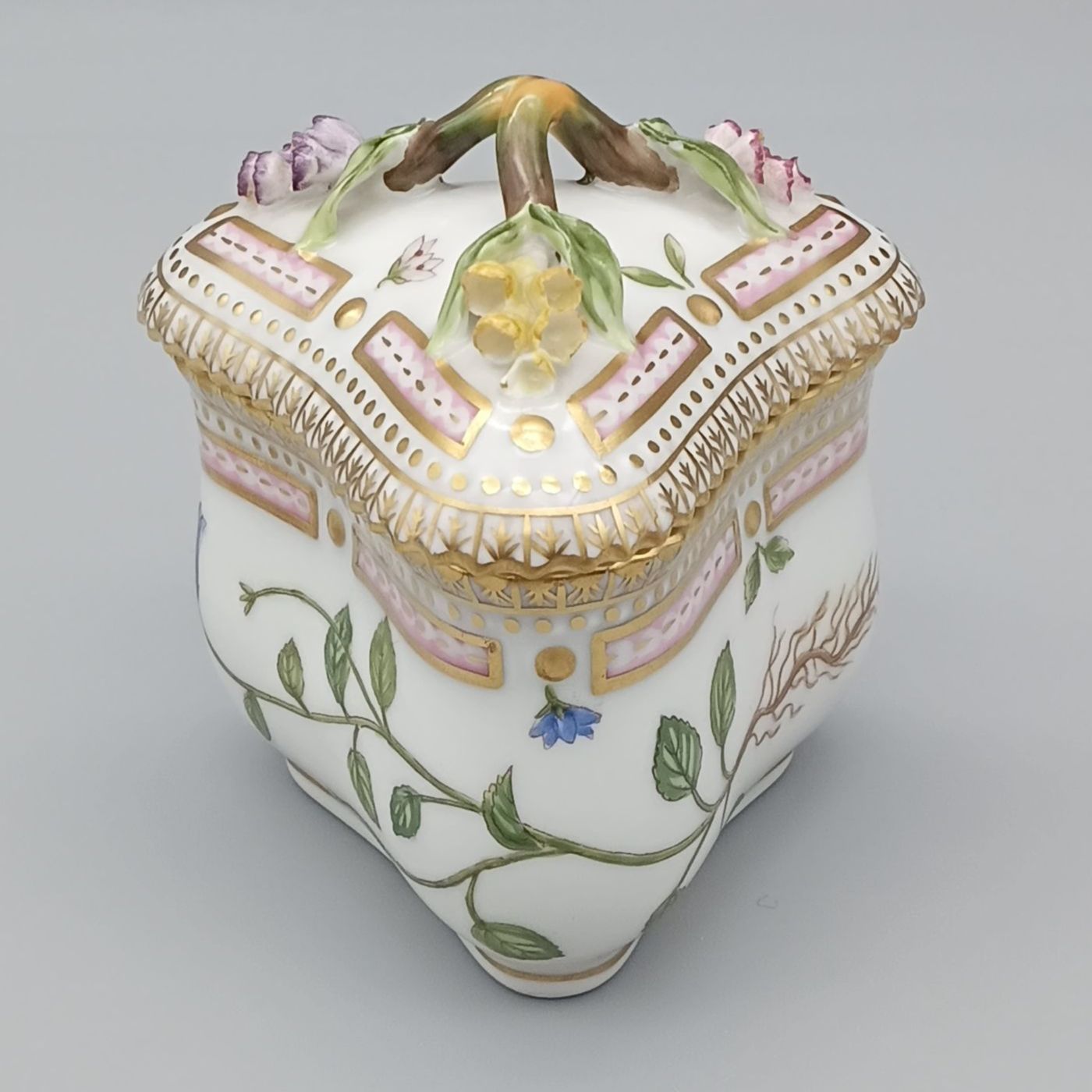 ロイヤルコペンハーゲン フローラ ダニカ トライアングル カスタード