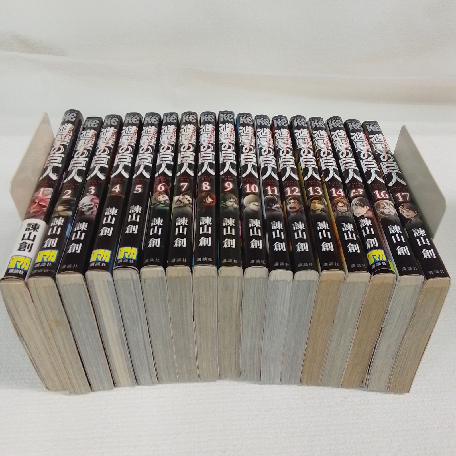 ☆③【未開封1冊】進撃の巨人1巻～34巻 コミック全巻 ＋関連本2冊