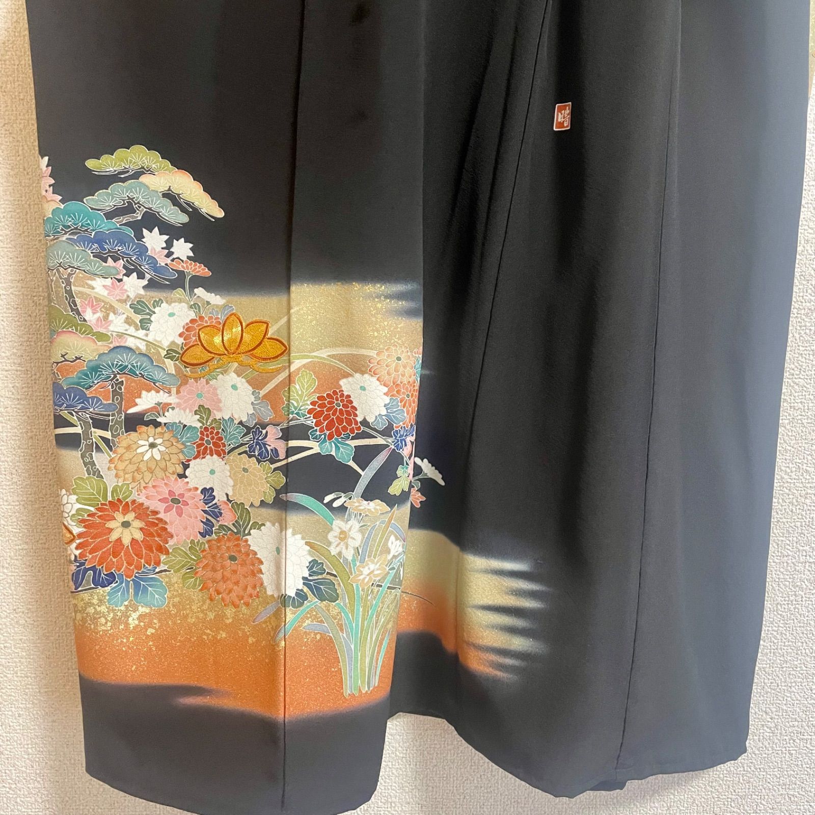 着物リメイク ワンピース黒留袖 正絹 落款 作家物 孔雀 駒刺繍 - メルカリ