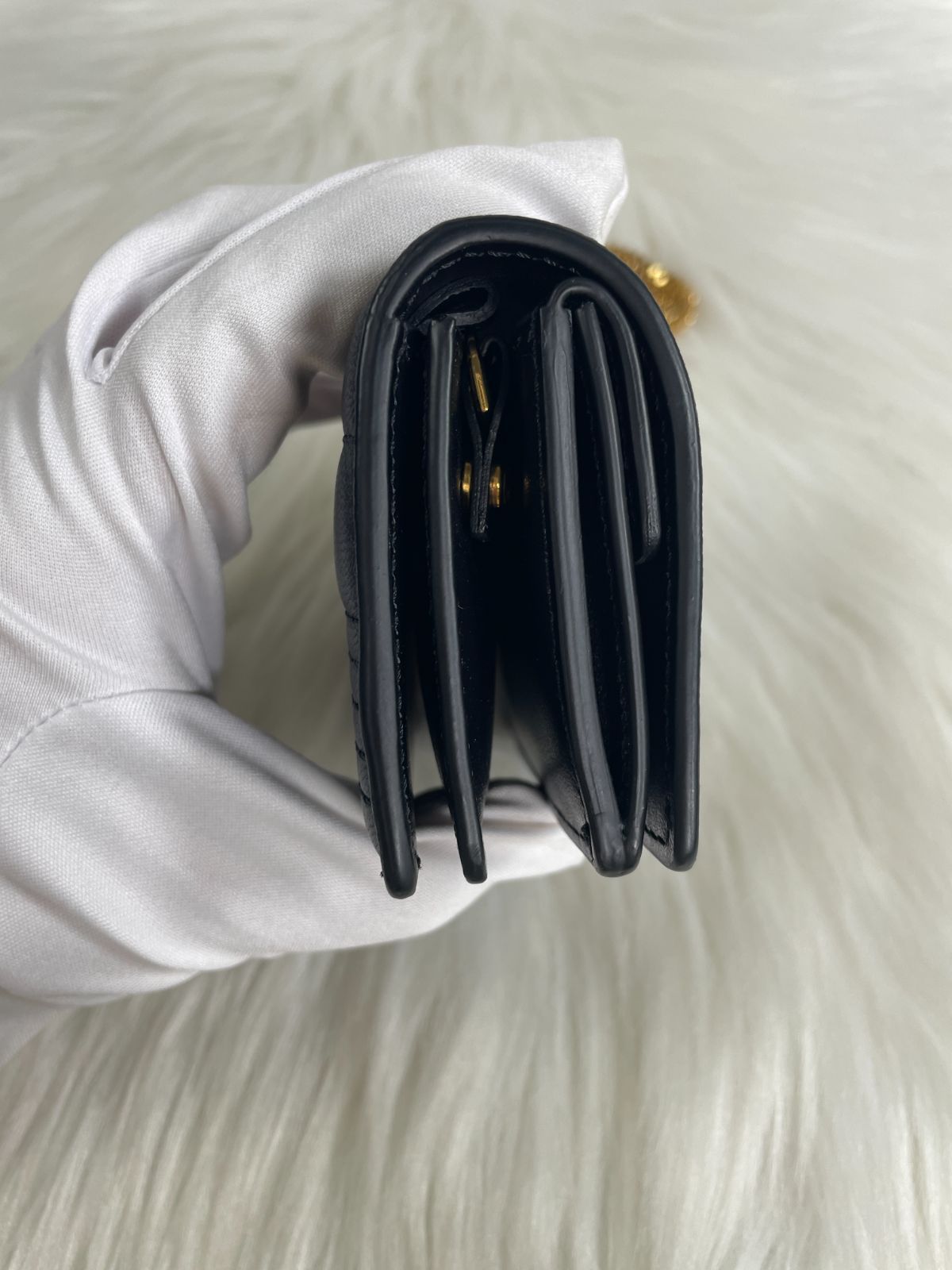 美品】バーバリー ローラ チェーンウォレット TBロゴ キルティング 黒