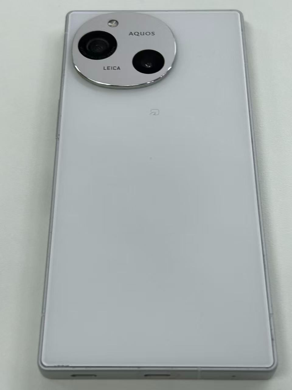 ジャンク品】AQUOS R9 ホワイト - メルカリ