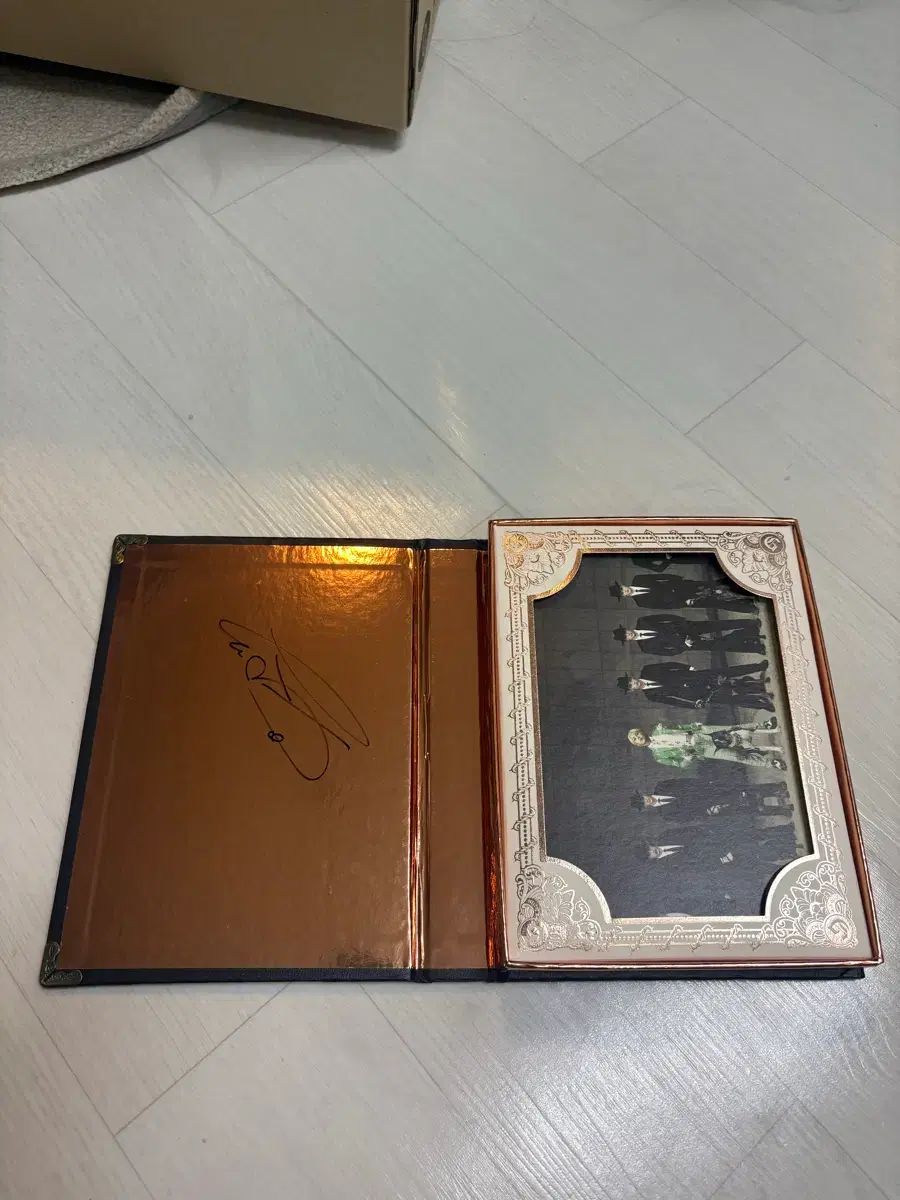 G-DRAGON（ジードラゴン） ONE OF A KIND サイン入り BRONN 韓国通販