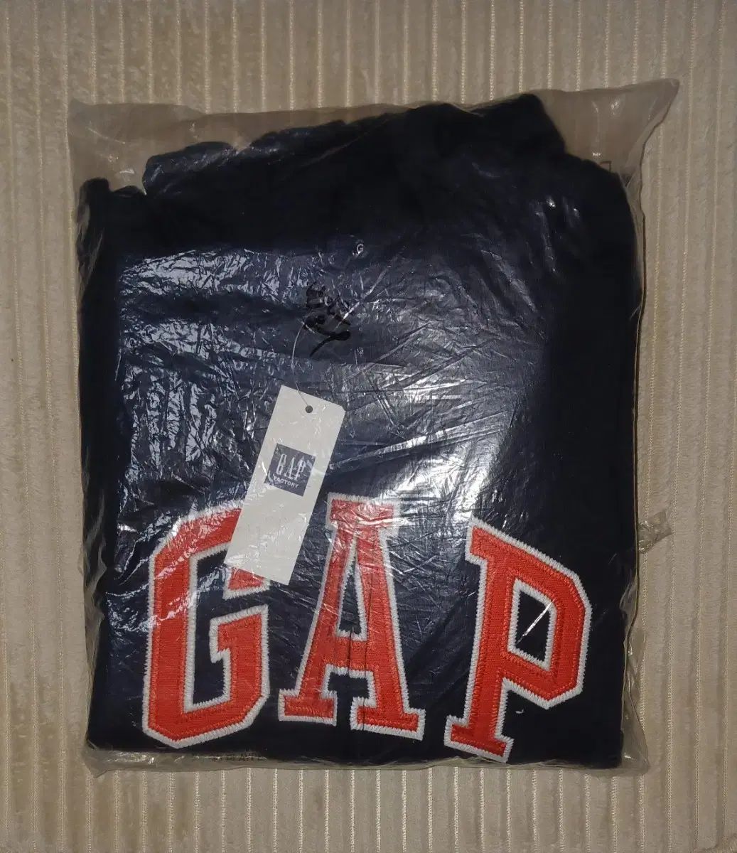 GAP kids 新品 ギャップ キッズ ロゴワッペン 起毛 フードジップアップ