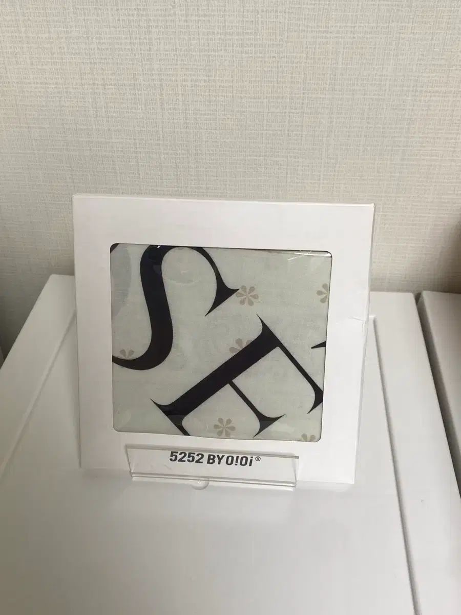 O!Oi ロゼ WHO フードTシャツ グッズ バンダナ