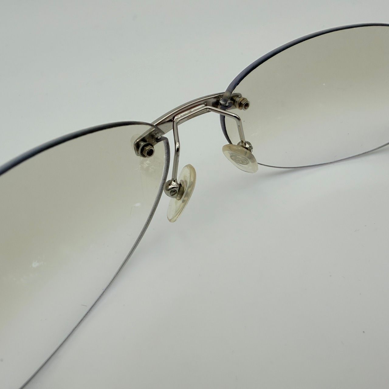 CHANEL（シャネル）ココマーク リムレスサングラス シルバー系 CCロゴ