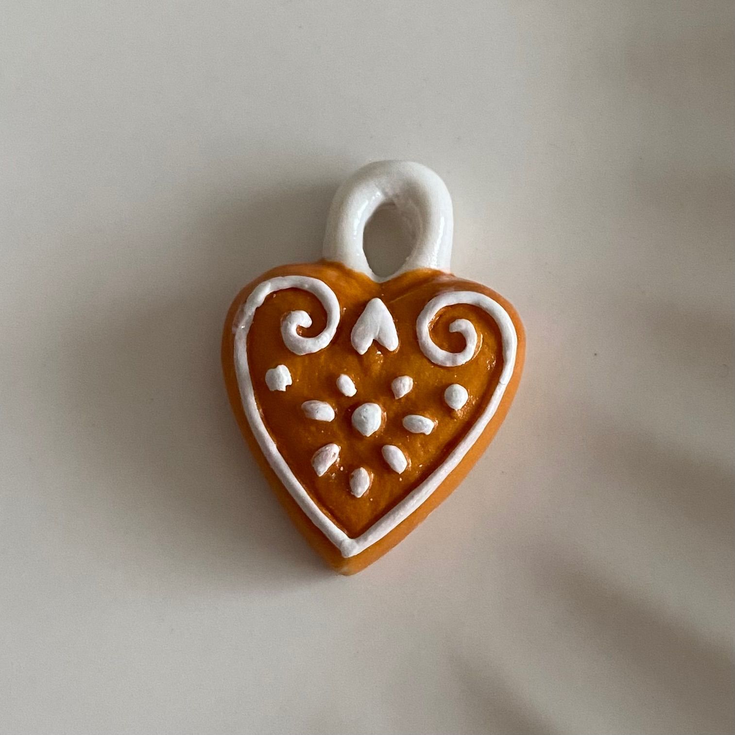 ハートアイシングクッキーのフェーブ／フランス雑貨／陶器ミニチュア