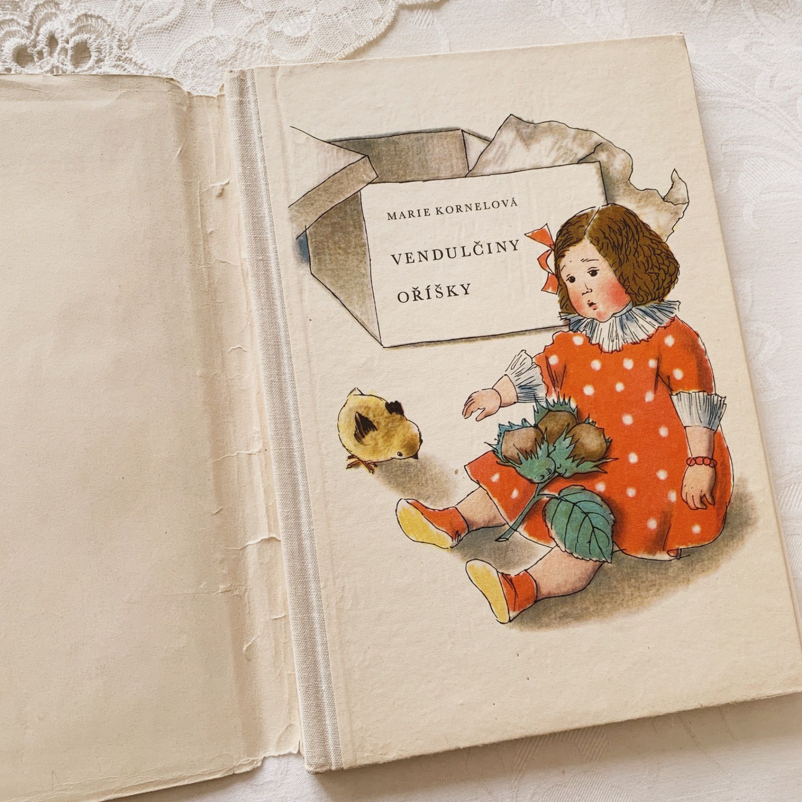 1960年 ビンテージ チェコ児童書 Vendulčinyヴェンドゥルカの木の実